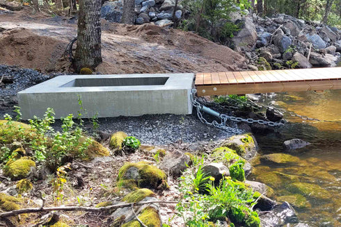 Betoninen maatuki 1,2 m leveälle käyntisillalle